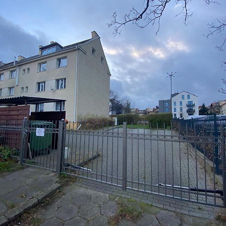 Апартаменты Kameralne Cale Mieszkanie 31M2 Z Prywatnym Darmowym Parkingiem Сопот Экстерьер фото